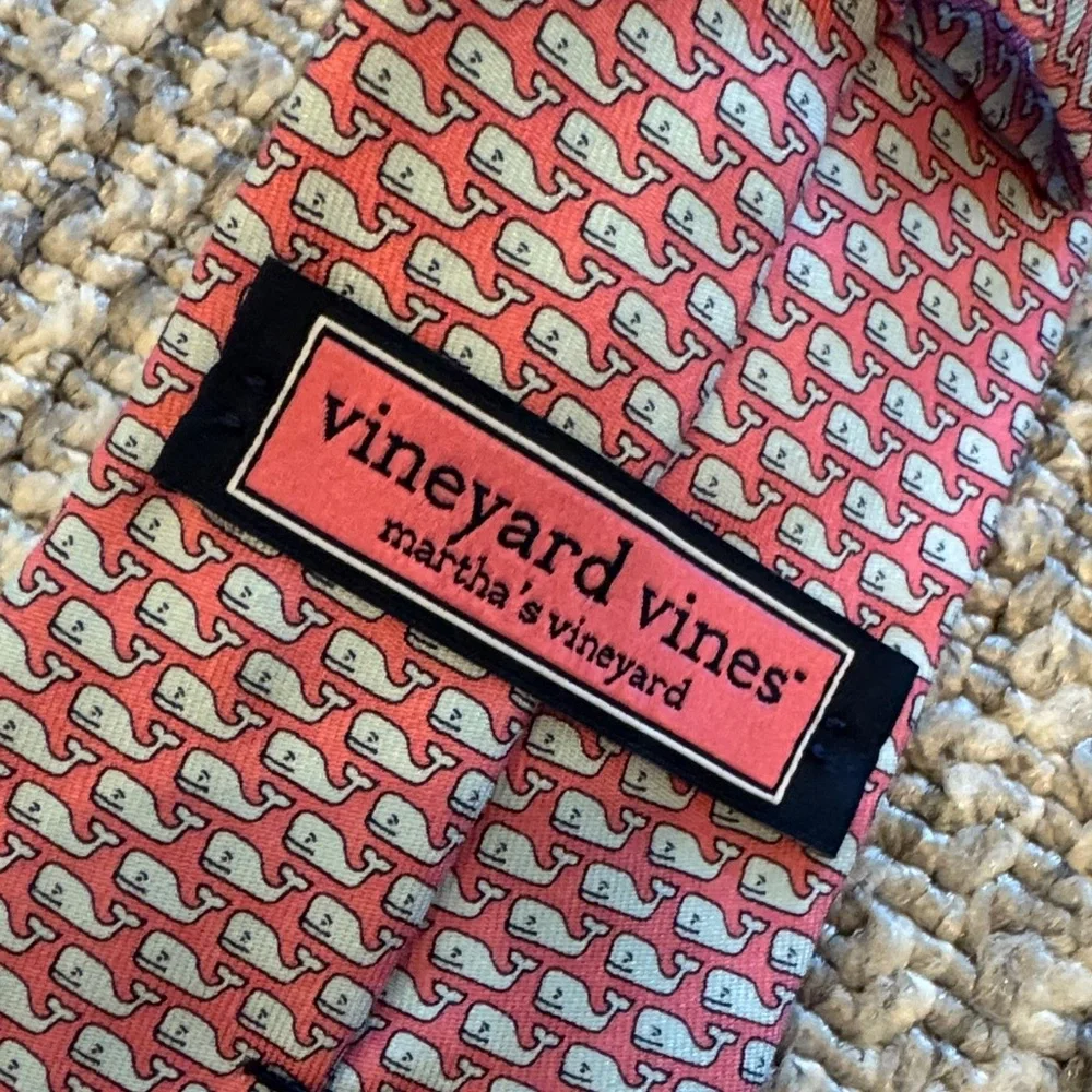 Vineyard Vines pink and Blue Patterned Tie